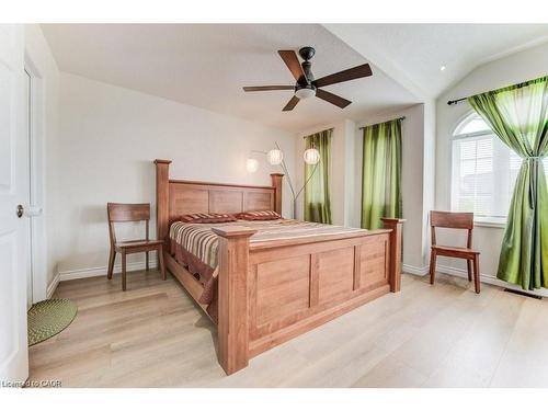 220 Lemon Grass Crescent, Kitchener, ON - Indoor Photo Showing Bedroom