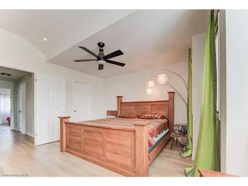 220 Lemon Grass Crescent, Kitchener, ON - Indoor Photo Showing Bedroom