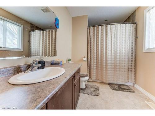 220 Lemon Grass Crescent, Kitchener, ON - Indoor Photo Showing Bathroom