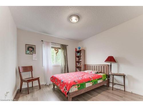 220 Lemon Grass Crescent, Kitchener, ON - Indoor Photo Showing Bedroom