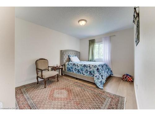 220 Lemon Grass Crescent, Kitchener, ON - Indoor Photo Showing Bedroom