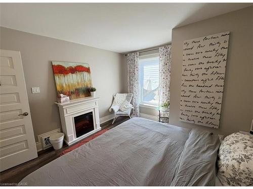 691 Wilson Street, Hamilton, ON - Indoor Photo Showing Bedroom