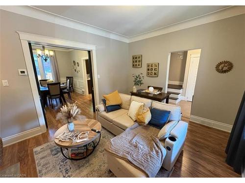 691 Wilson Street, Hamilton, ON - Indoor Photo Showing Living Room