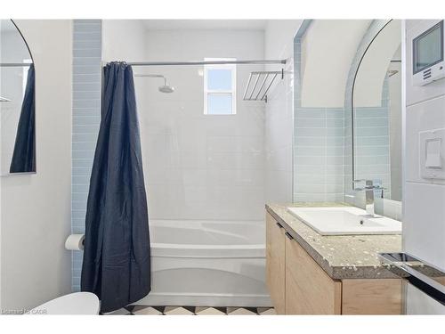200 East Avenue N, Hamilton, ON - Indoor Photo Showing Bathroom