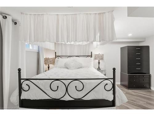 564 Walmer Road, Hamilton, ON - Indoor Photo Showing Bedroom