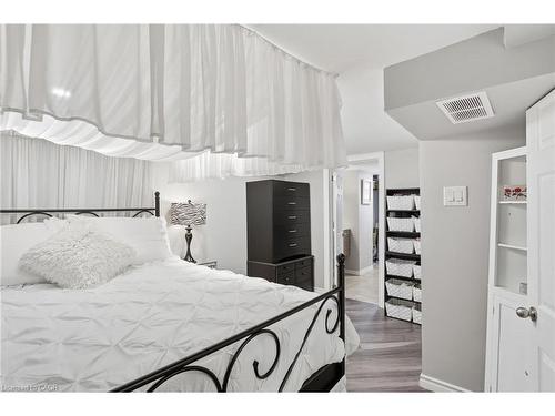 564 Walmer Road, Hamilton, ON - Indoor Photo Showing Bedroom