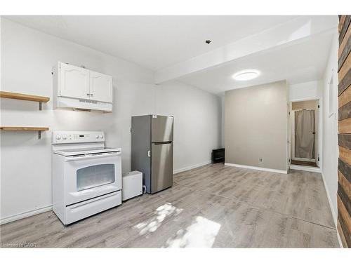 53 1/2-55 Duke Street, Brantford, ON - Indoor Photo Showing Kitchen