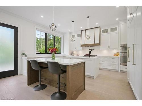 1225 Baldwin Drive, Oakville, ON - Indoor Photo Showing Kitchen With Upgraded Kitchen