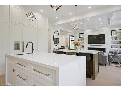 1225 Baldwin Drive, Oakville, ON - Indoor Photo Showing Kitchen With Upgraded Kitchen