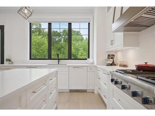 1225 Baldwin Drive, Oakville, ON - Indoor Photo Showing Kitchen With Upgraded Kitchen