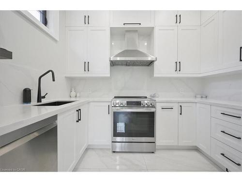 1225 Baldwin Drive, Oakville, ON - Indoor Photo Showing Kitchen