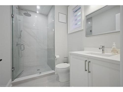 1225 Baldwin Drive, Oakville, ON - Indoor Photo Showing Bathroom