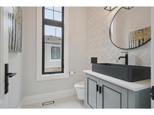 1225 Baldwin Drive, Oakville, ON - Indoor Photo Showing Bathroom