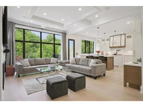 1225 Baldwin Drive, Oakville, ON - Indoor Photo Showing Living Room