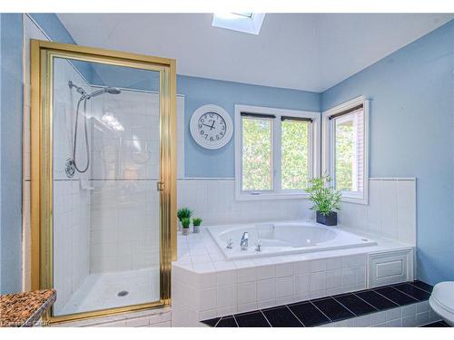 56-225 Benjamin Road, Waterloo, ON - Indoor Photo Showing Bathroom