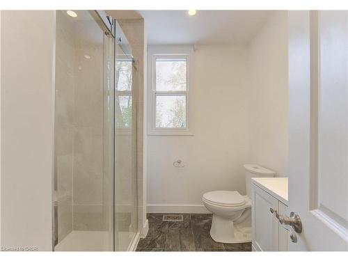 19 Fairview Avenue, Kitchener, ON - Indoor Photo Showing Bathroom
