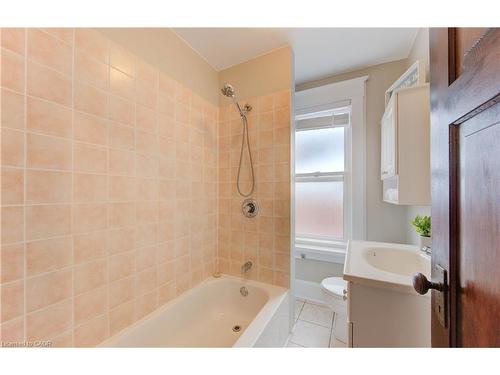 19 Fairview Avenue, Kitchener, ON - Indoor Photo Showing Bathroom