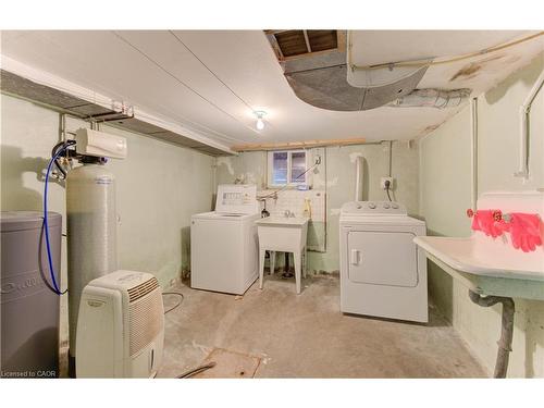 19 Fairview Avenue, Kitchener, ON - Indoor Photo Showing Laundry Room