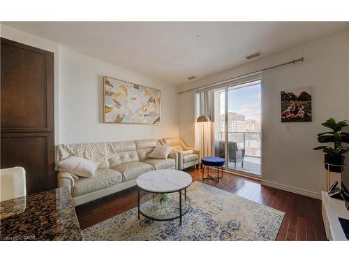 405-223 Erb Street W, Waterloo, ON - Indoor Photo Showing Living Room
