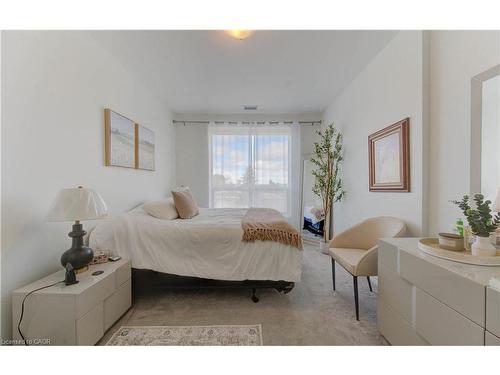 405-223 Erb Street W, Waterloo, ON - Indoor Photo Showing Bedroom