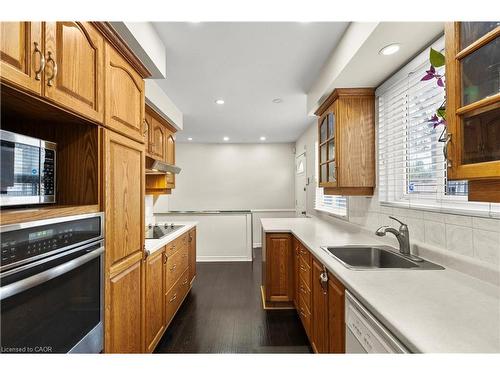 50 Gledhill Crescent, Hamilton, ON - Indoor Photo Showing Kitchen