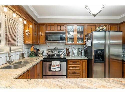 2545 Pollard Drive, Mississauga, ON - Indoor Photo Showing Kitchen With Double Sink
