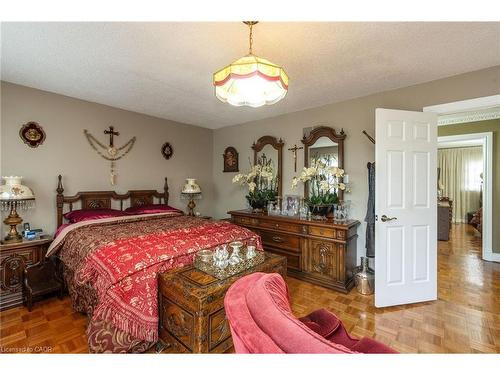2545 Pollard Drive, Mississauga, ON - Indoor Photo Showing Bedroom