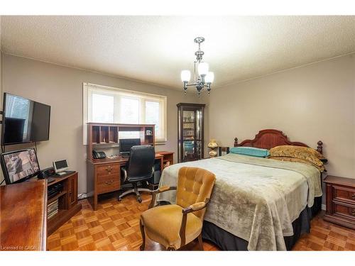 2545 Pollard Drive, Mississauga, ON - Indoor Photo Showing Bedroom