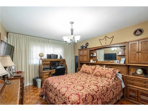2545 Pollard Drive, Mississauga, ON - Indoor Photo Showing Bedroom