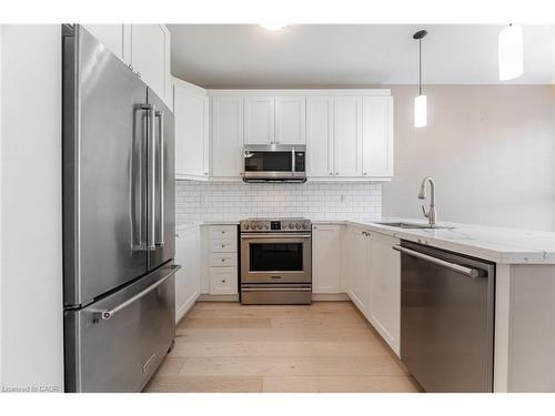 28 Pickett Place, Cambridge, ON - Indoor Photo Showing Kitchen With Stainless Steel Kitchen With Upgraded Kitchen