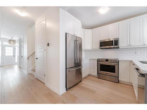 28 Pickett Place, Cambridge, ON - Indoor Photo Showing Kitchen With Stainless Steel Kitchen With Upgraded Kitchen