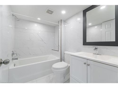 28 Pickett Place, Cambridge, ON - Indoor Photo Showing Bathroom