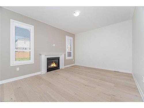28 Pickett Place, Cambridge, ON - Indoor Photo Showing Living Room With Fireplace