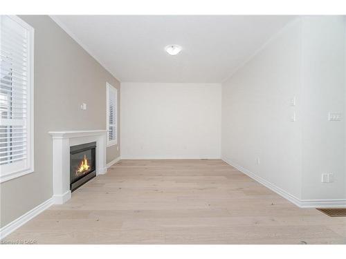 28 Pickett Place, Cambridge, ON - Indoor With Fireplace