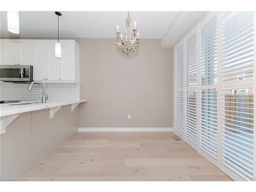 28 Pickett Place, Cambridge, ON - Indoor Photo Showing Kitchen