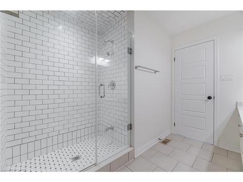 28 Pickett Place, Cambridge, ON - Indoor Photo Showing Bathroom