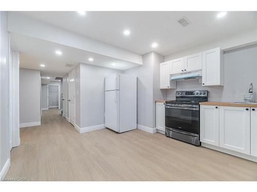 28 Pickett Place, Cambridge, ON - Indoor Photo Showing Kitchen