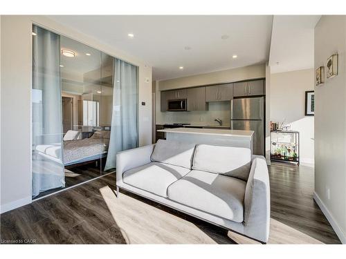 1015-15 Queen Street S, Hamilton, ON - Indoor Photo Showing Other Room