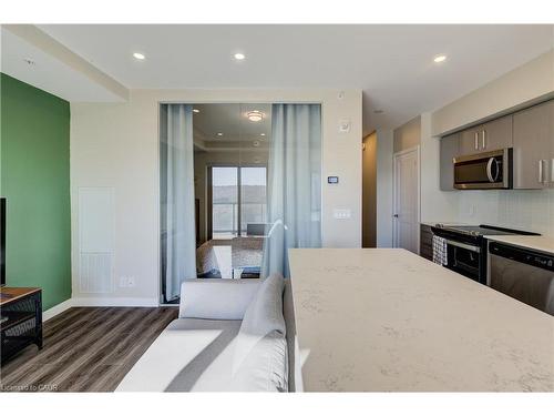 1015-15 Queen Street S, Hamilton, ON - Indoor Photo Showing Kitchen