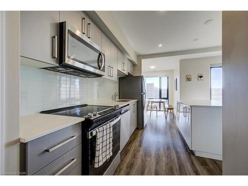 1015-15 Queen Street S, Hamilton, ON - Indoor Photo Showing Kitchen