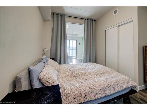 1015-15 Queen Street S, Hamilton, ON - Indoor Photo Showing Bedroom