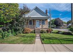 62 Wexford Avenue N Hamilton, ON L8H 4M4