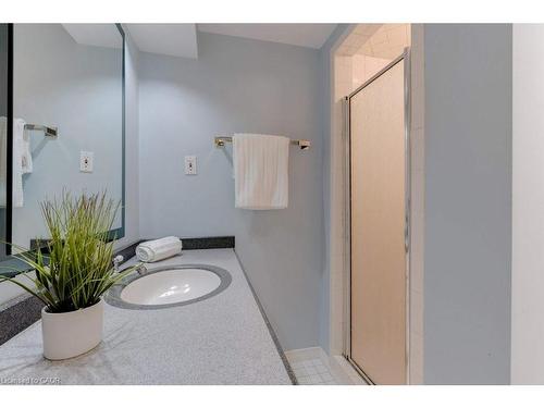 59 Park Road S, Grimsby, ON - Indoor Photo Showing Bathroom