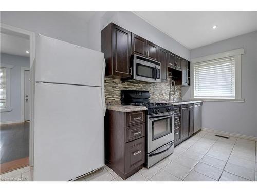 703 Lawrence Road, Hamilton, ON - Indoor Photo Showing Kitchen