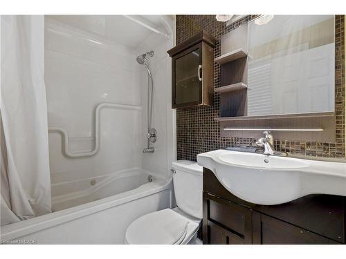 703 Lawrence Road, Hamilton, ON - Indoor Photo Showing Bathroom