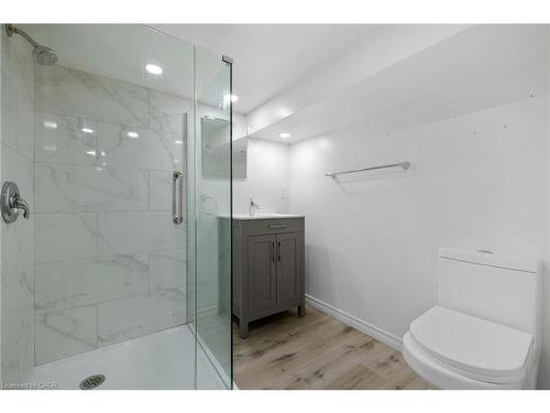 703 Lawrence Road, Hamilton, ON - Indoor Photo Showing Bathroom