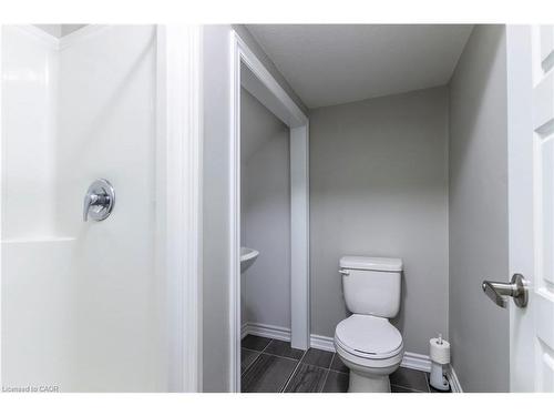 B4-1430 Highland Road W, Kitchener, ON - Indoor Photo Showing Bathroom