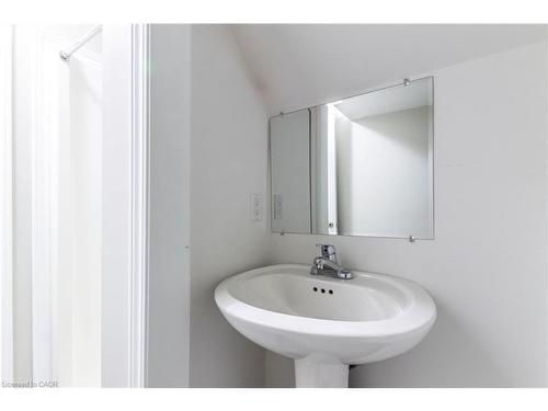 B4-1430 Highland Road W, Kitchener, ON - Indoor Photo Showing Bathroom