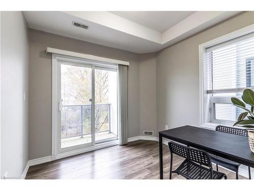 B4-1430 Highland Road W, Kitchener, ON - Indoor