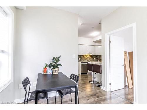 B4-1430 Highland Road W, Kitchener, ON - Indoor Photo Showing Dining Room